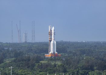 Chang’e-6, Ay’ın Karanlık Tarafından Dünya’ya İlk Örnekleri Getirecek
