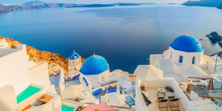 Çin, Santorini Adası’nın Aynısını İnşa Etti