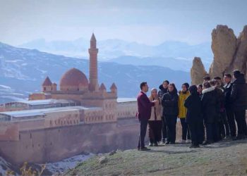 “Ağrı’nın Zirvesinden Gerçek Hikayeler” Teknoloji ile Hayallerine Ulaşmak İsteyen Öğrencilerin Hikayesi Belgesele Dönüştü