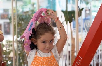 Robotel Kahramanlarına Oyuncak Müzesi İş Birliğinde Zürafa Boyama Etkinliği