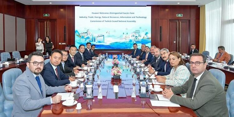 TBMM Heyeti Çin’de Huawei Kampüslerini Ziyaret Etti