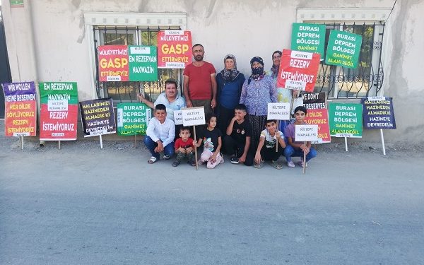 Kapılarına Asılan Yazıyla Evlerinin Ellerinden Alındığını Öğrendiler