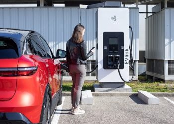 Schneider Electric, Hızlı Şarj İstasyonu Tanıttı