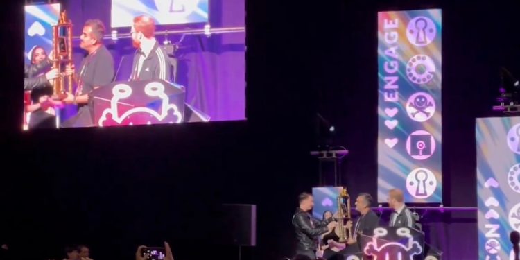 Crowdstrike CEO, DEF CON’da En Büyük Başarısızlık Ödülünü Kabul Etti