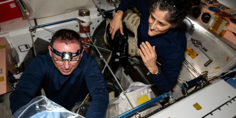 Uzaydan Dönemeyen 2 Astronot Ancak 2025’te Dünya’ya Dönecek
