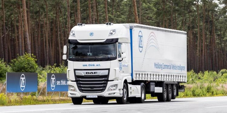 ZF, Bağlantılı Ticari Araçlar için Akıllı Yazılım Çözümlerini Tanıttı