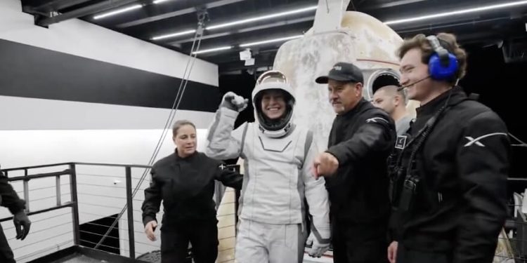 SpaceX Polaris Dawn Mürettebatı Tarihi Yürüyüşün Ardından Dünya’ya Döndü