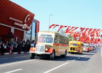 Cumhuriyetin 100 Yılına Tanık İETT Otobüslerinden Nostaljik Geçit