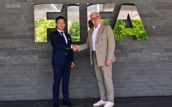 KONAMI ve FIFA eSporda İş Birliği için El Sıkıştı