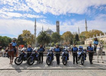Motosikletli ve Atlı Kadın Zabıtalar Görevde