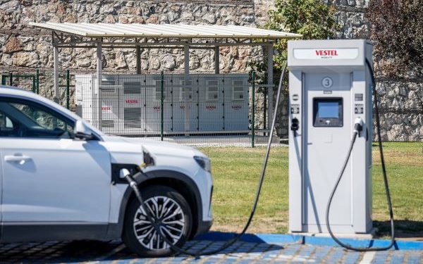 Vestel Yerli Batarya Enerji Depolama Sistemini Tanıttı