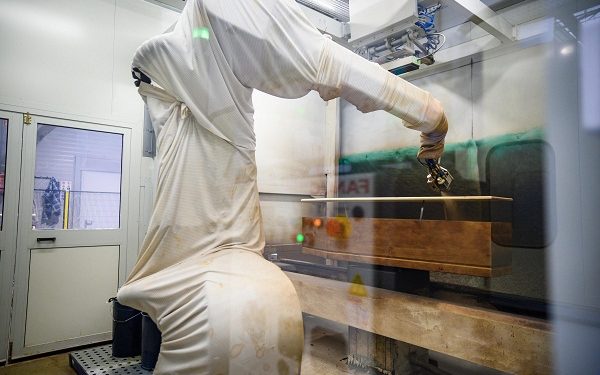 Mobilya Üretiminde Boya İşlemi Robotlarla Yapılıyor