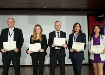 Altınbaş Üniversitesi Ekonomi Zirvesi: 2025 Küresel ve Türkiye Ekonomisi Öngörüleri Tartışıldı