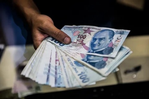 İşletmelerin Önünde 2 Seçenek Var; Fiyat Artışına Gitmek, İşçi Çıkarmak