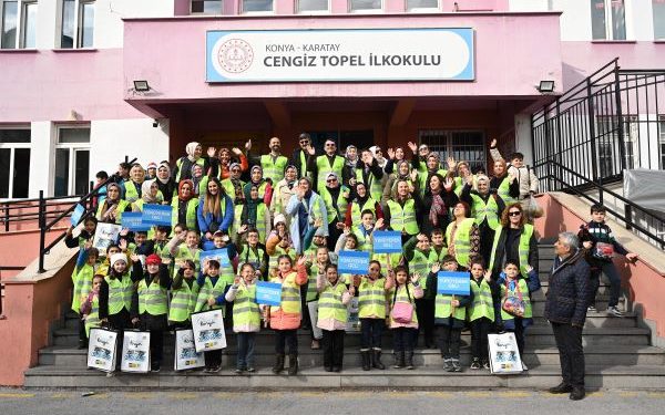 Konya Büyükşehir Öğrencilerin Okula Güvenle Gitmesi İçin “Yayabüs” Projesini Başlattı