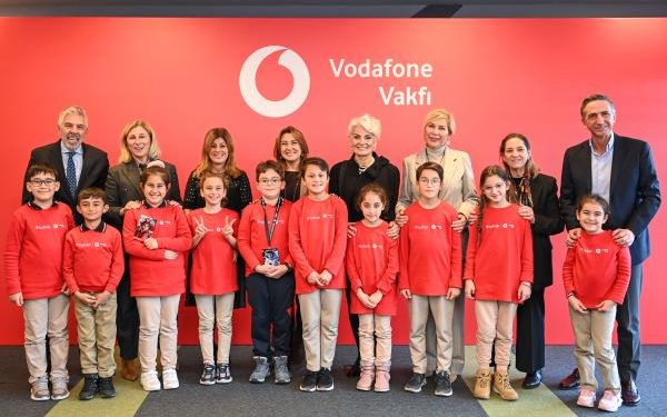 Vodafone Vakfı Danışma Kurulu Üyeleri Geleceğin Yapay Zekâ Yıldızlarıyla Buluştu