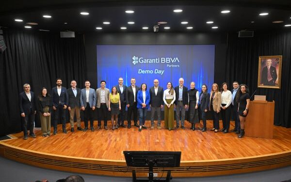 Garanti BBVA Partners Programı 8. Dönem Mezunlarını Verdi