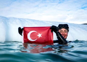 Şahika Ercümen, Dünya’nın En Derin Gölü Baykal Gölü’nde Buz Altı Dalışı Yapacak