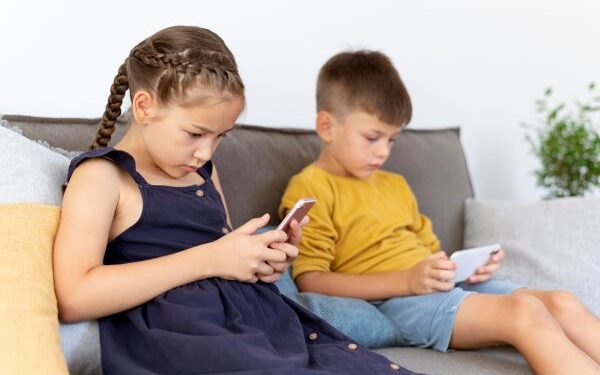 Bir Çocuk Kaç Yaşında Akıllı Telefon Sahibi Olabilir?