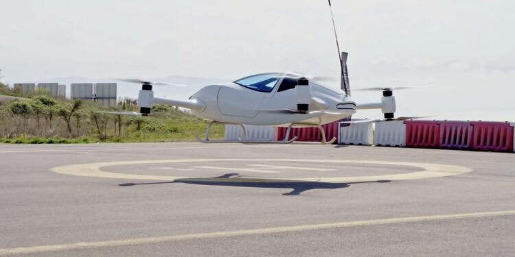 AirCar, Türkiye’de2 Kişilik “Uçan Araba”ile İlk İnsanlı Uçuşunu Başarıyla Gerçekleştirdi