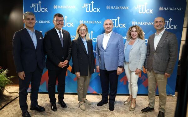 Halkbank Jet Luck Yarışmasında, Fikirlerini 50 Saniyede Asansörde Anlattılar
