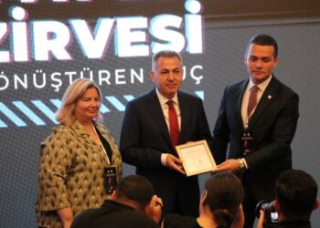 İzmir Yapay Zeka Zirvesi, İzQ İnovasyon Merkezi’nde Toplandı