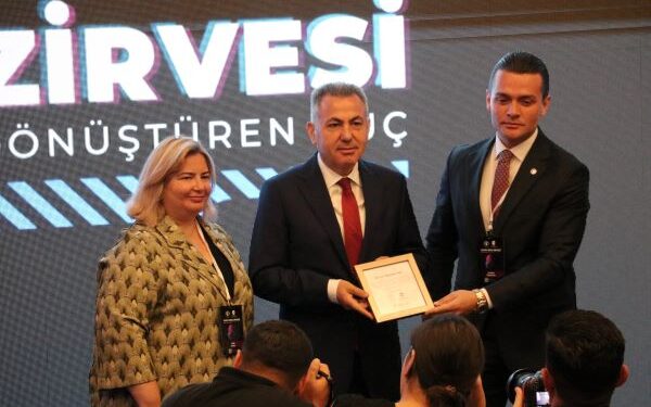 İzmir Yapay Zeka Zirvesi, İzQ İnovasyon Merkezi’nde Toplandı
