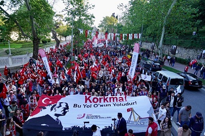 On Binler Dolmabahçe’den Beşiktaş’a Yürüdü