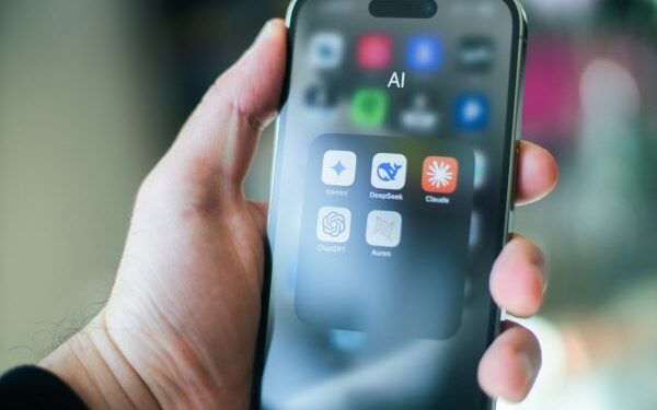 İçerik Kraldı, Tahtı Yapay Zeka Aldı: SEO Ölmedi, Evrim Geçiriyor