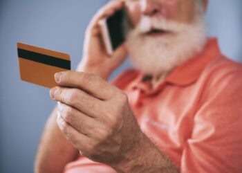 Emeklilere Yönelik Dolandırıcılık Vakalarının %41’i Telefon Görüşmesiyle Başlıyor