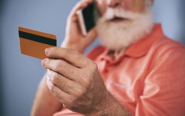 Emeklilere Yönelik Dolandırıcılık Vakalarının %41’i Telefon Görüşmesiyle Başlıyor
