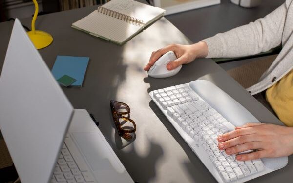 Logitech’ten Ergonomik Dikey Mouse Modelleri