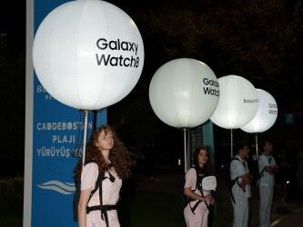 “Galaxy Watch8 ile Koşuyoruzzz” Etkinliği İçin Yüzlerce Genç Pijamalarıyla Koştu