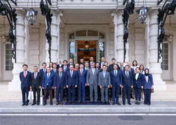Sağlık Bakanı Memişoğlu Huawei’in Çin’deki Genel Merkezini Ziyaret Etti