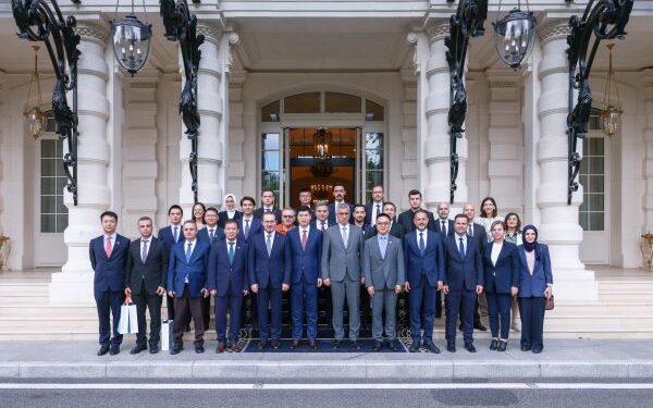 Sağlık Bakanı Memişoğlu Huawei’in Çin’deki Genel Merkezini Ziyaret Etti