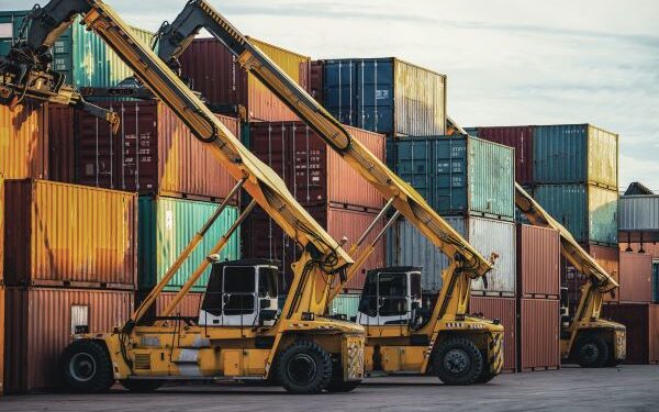 Ticaret Savaşı Beraberinde Sektör Savaşını da Getiriyor: BT ve İlaç Sektörü “İyi”, Tarım, Gıda, Elektronik “Kötü”, Otomotiv “Çirkin”