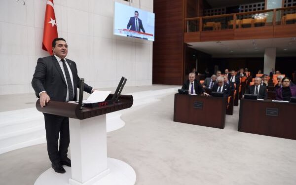 “Yerli ve Milliyiz’ Deyip Oyun Çeviriyorlar”