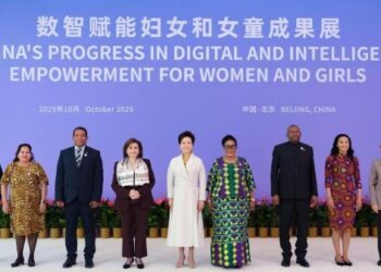 Peng Liyuan, Teknoloji Yoluyla Kadınlar ve Kız Çocukları İçin Daha Fazla Fırsat Yaratılması Yönünde Çağrıda Bulundu