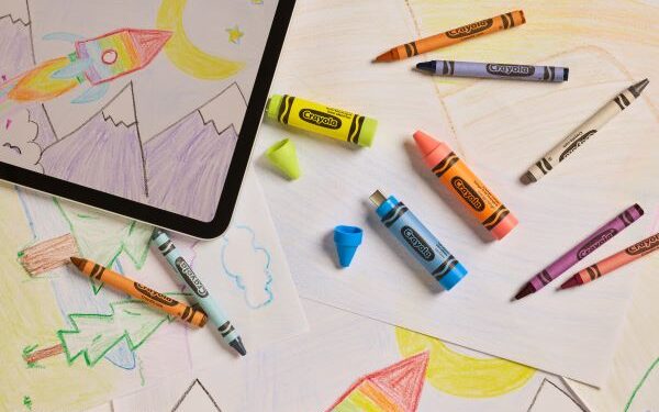 Renkli Sandisk® Crayola USB-C® Flash Sürücüler Serisinde Sandisk ve Crayola İş Birliği