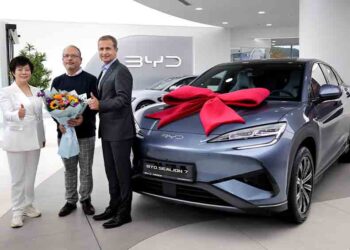 BYD Başkan Yardımcısı Stella Li, Türkiye’de İlk SEALION 7 Teslimatını Gerçekleştirdi