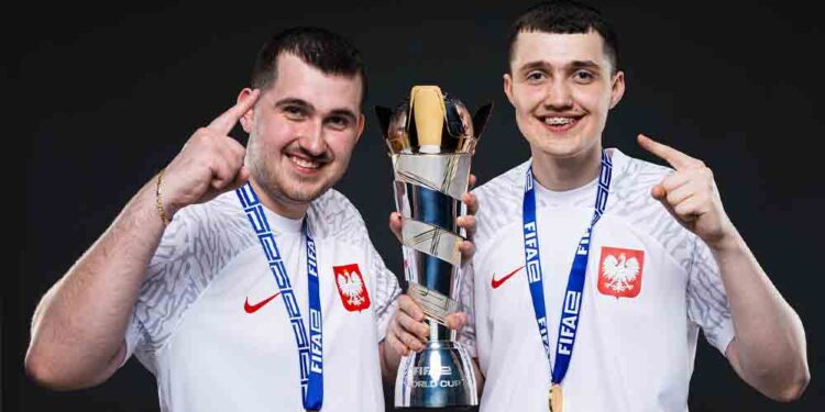 eFIFAe World Cup 25™’te, Tayland Mobil Kategorisinde, Polonya ise Konsol Kategorisinde Dünya Şampiyonu Oldu