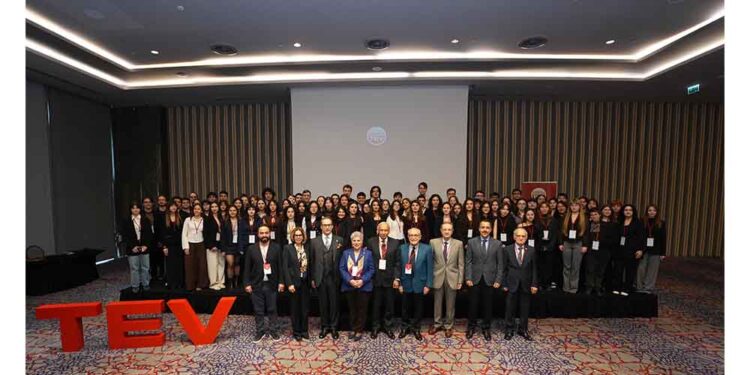 TEV, Üstün Başarı Bursu İle Gençleri Desteklemeye Devam Ediyor