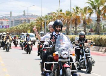 Centilmen Sürücüler İstanbul Ve İzmir Sokaklarında