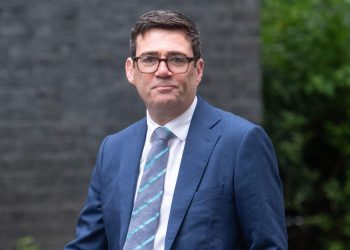 İngiltere’nin Yeni Başbakanı Andy Burnham, Dijital Kimlik Kartlarını İptal Edecek