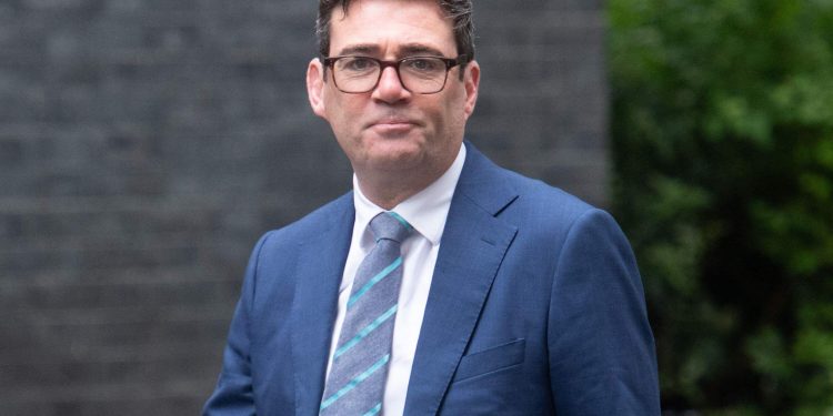 İngiltere’nin Yeni Başbakanı Andy Burnham, Dijital Kimlik Kartlarını İptal Edecek